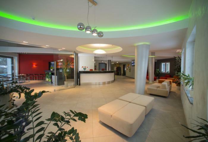 Hotel Zem-Tourist à Pustkowo Extérieur photo