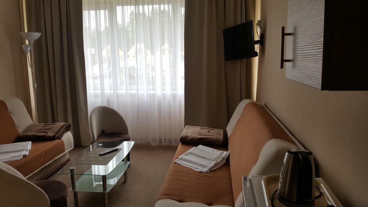 Hotel Zem-Tourist à Pustkowo Extérieur photo